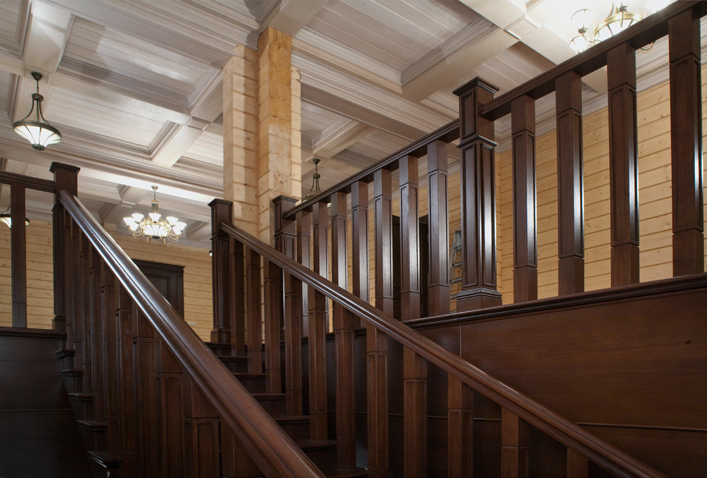 Кессонные потолки, стеновые панели, двери и кухня в деревянном доме