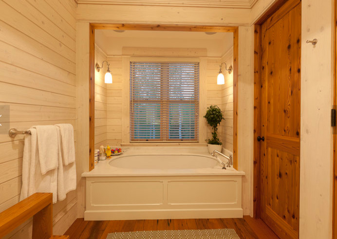 Example of a classic bathroom design in Denver
