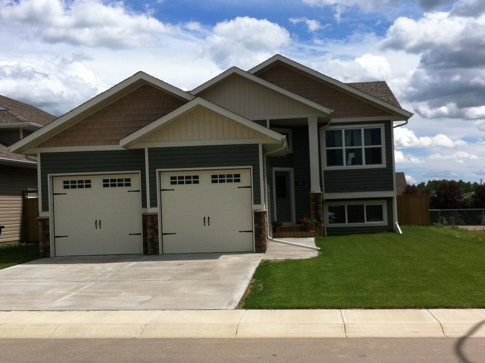 Minimalist exterior home photo in Calgary