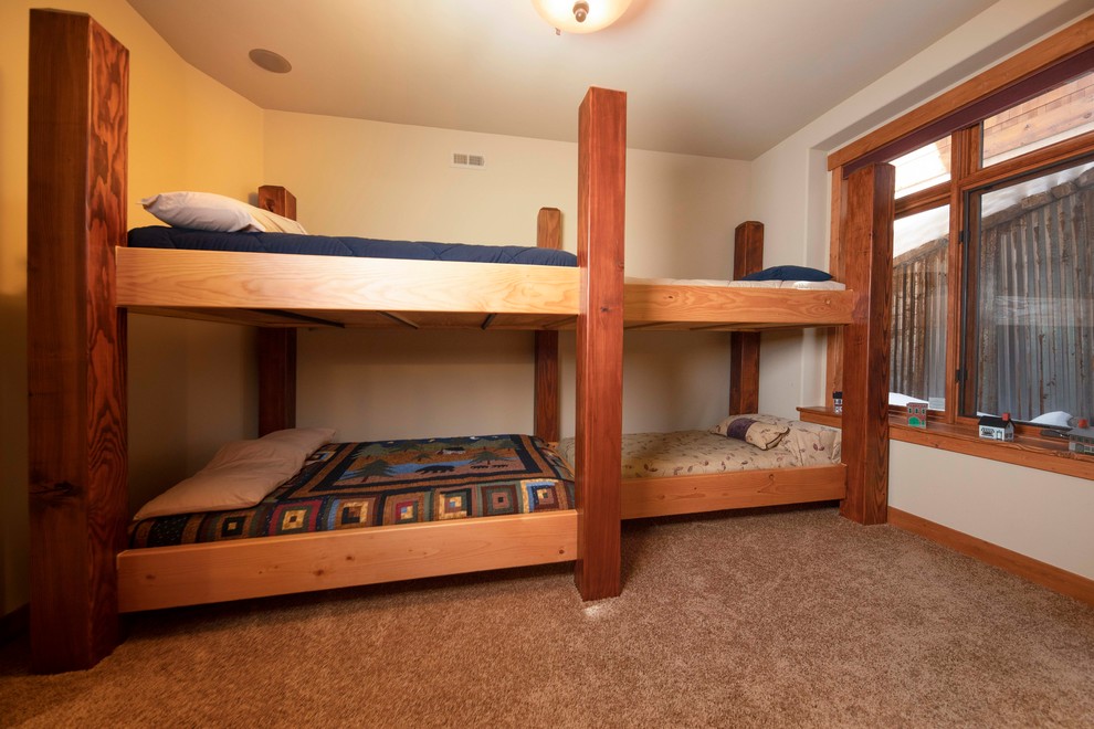 Example of a mountain style home design design in Denver
