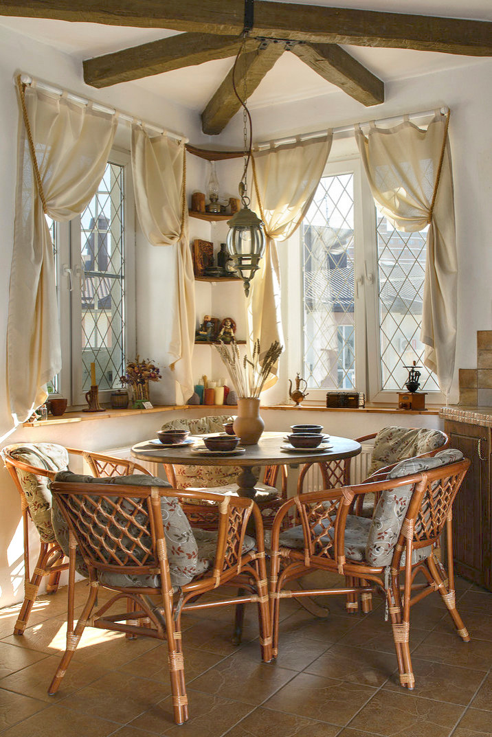 Обеденная зора в эркере