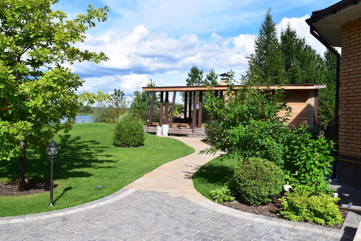 "Дом у озера"