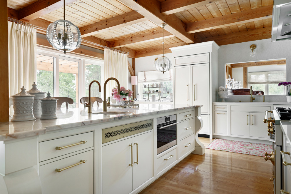 Transitional kitchen photo in Minneapolis