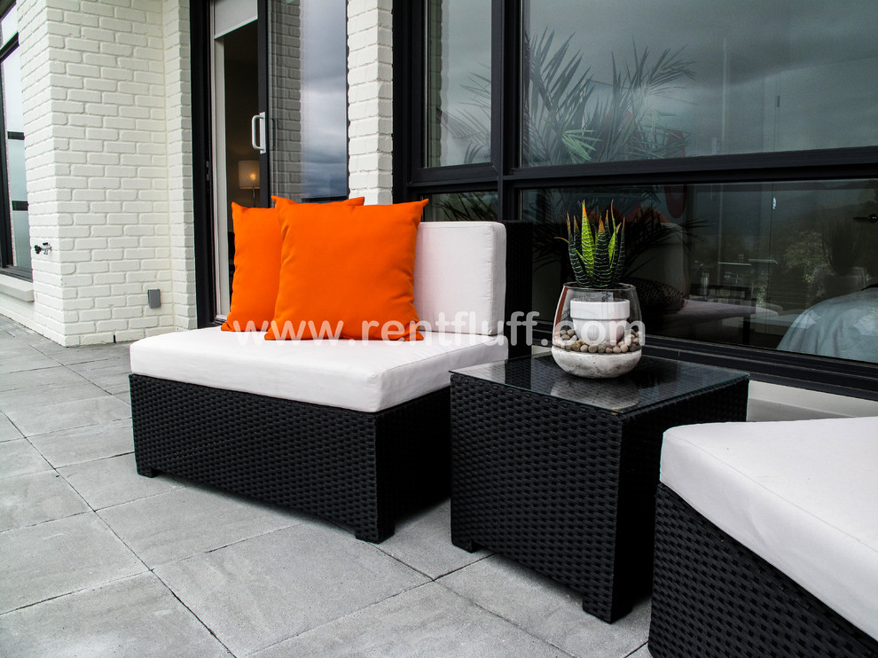 Patio - contemporary patio idea in Vancouver