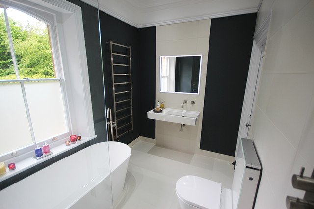 Simple, clean and minimalistic family bathroom contemporary-badrum