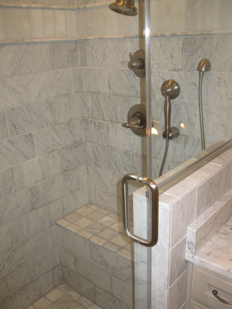 This is an example of a contemporary bathroom in Nashville.