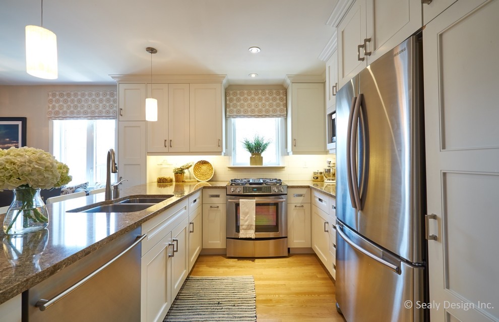 Example of a transitional kitchen design in Toronto