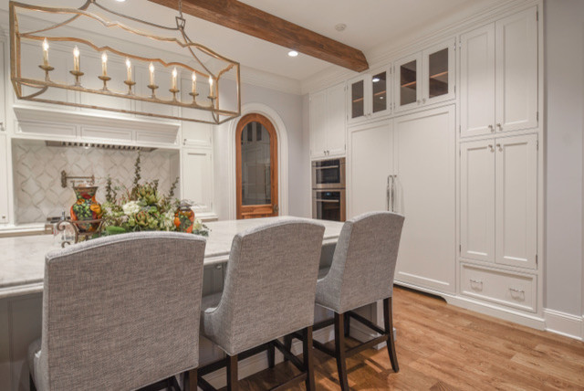 Example of a transitional kitchen design in Chicago