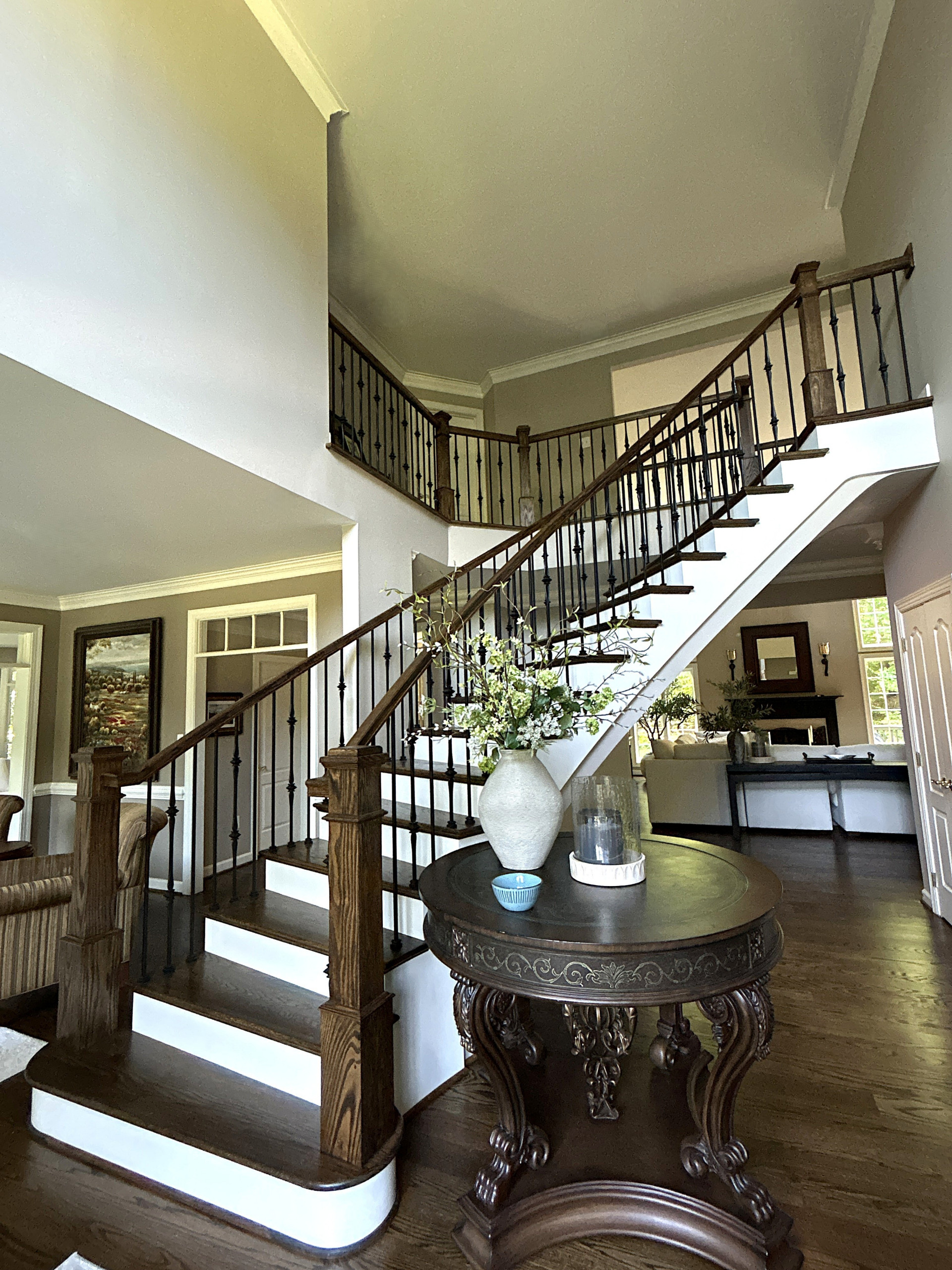 Project #157 | Traditional Curved Foyer Staircase