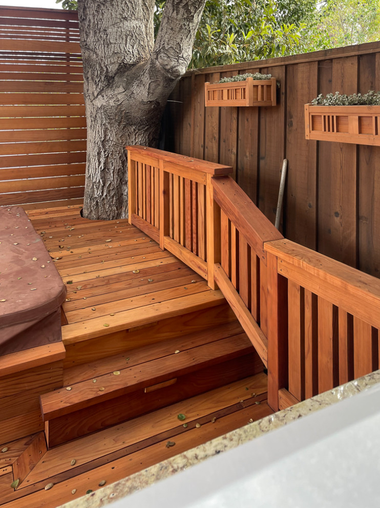 Outdoor Kitchen & Deck