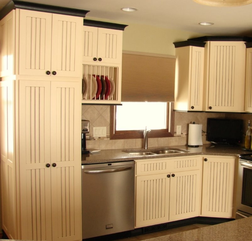 Kitchen - mid-sized transitional l-shaped kitchen idea with a double-bowl sink, recessed-panel cabinets, white cabinets, quartz countertops, gray backsplash, ceramic backsplash, stainless steel appliances and an island