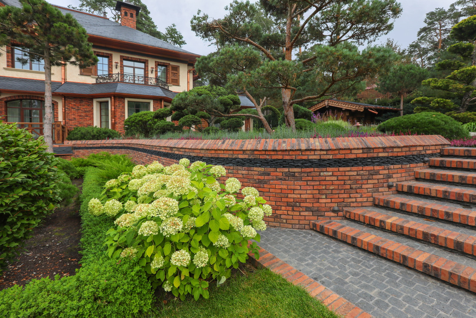 Коттеджный сад в Барвихе (дизайн и исполнение компании "Imperial Garden")