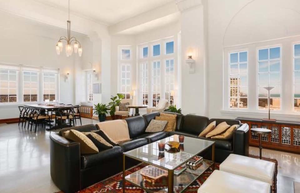 Inspiration for a transitional home design remodel in Chicago