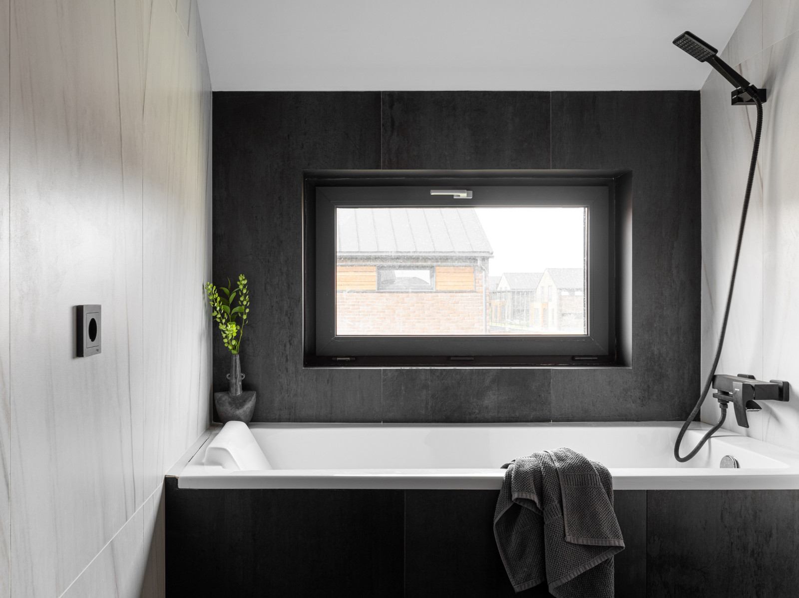 Дом в Подмосковье 137 м2 с темными стенами