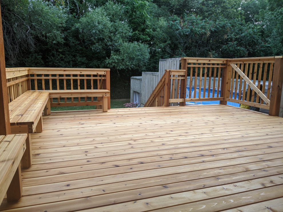 Deck - rustic deck idea in Toronto
