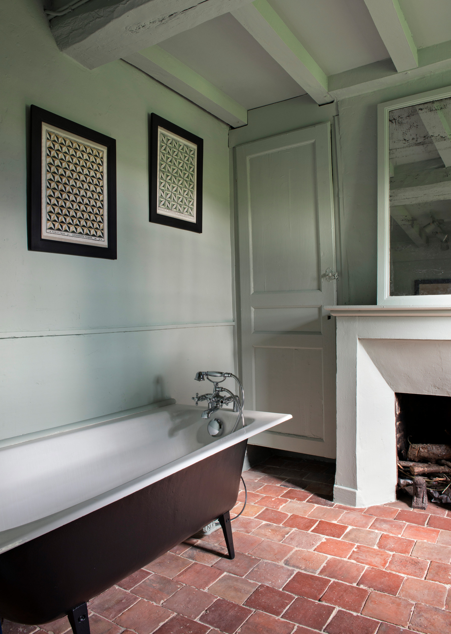 Rénovation salle de bain normande, peinture vert céladon "ressource".