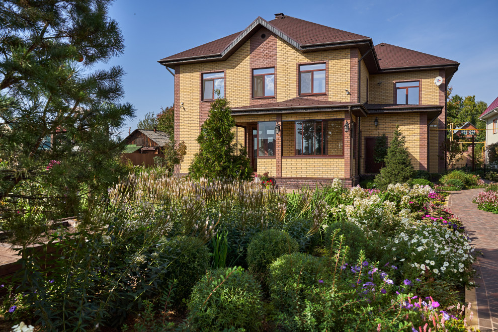 Сад в розовой дымке