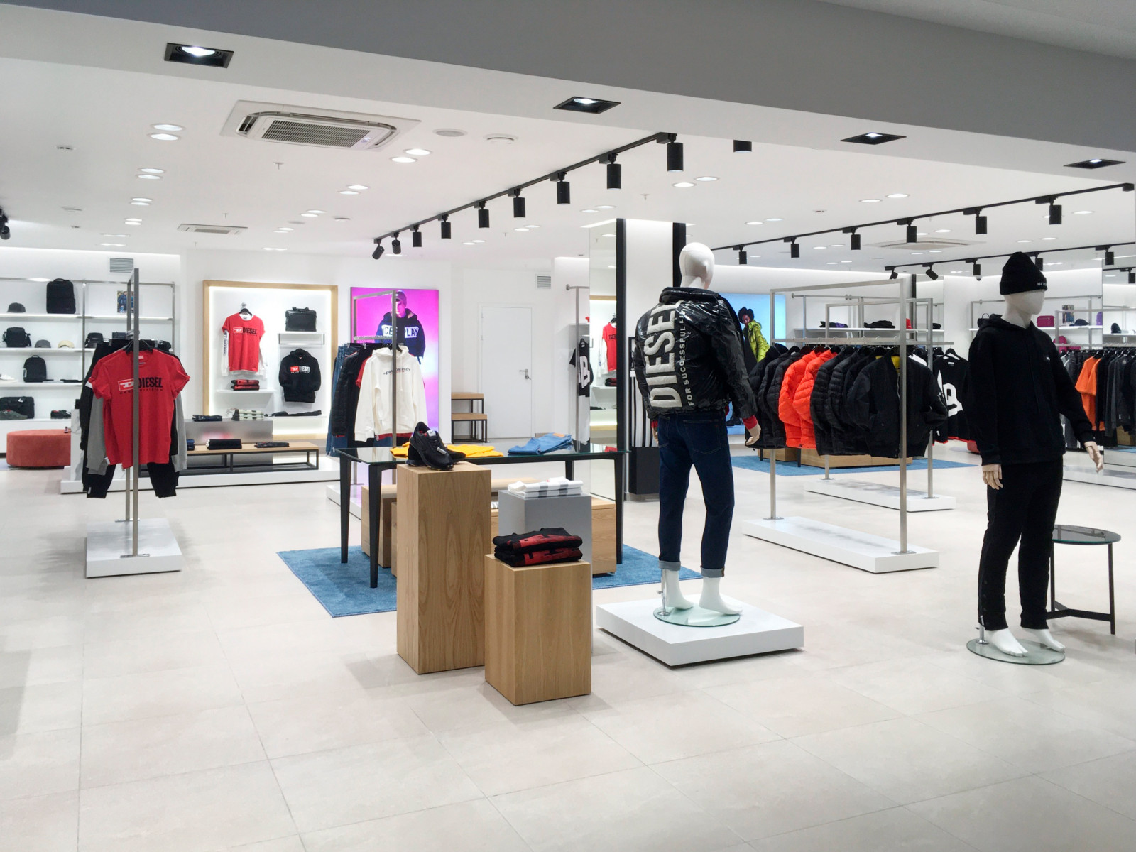 Мультибрендовый бутик "Драйв" ТК "Гостиный двор", г. Челябинск