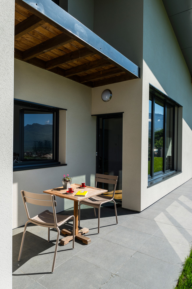 Aménagement d'une terrasse contemporaine.