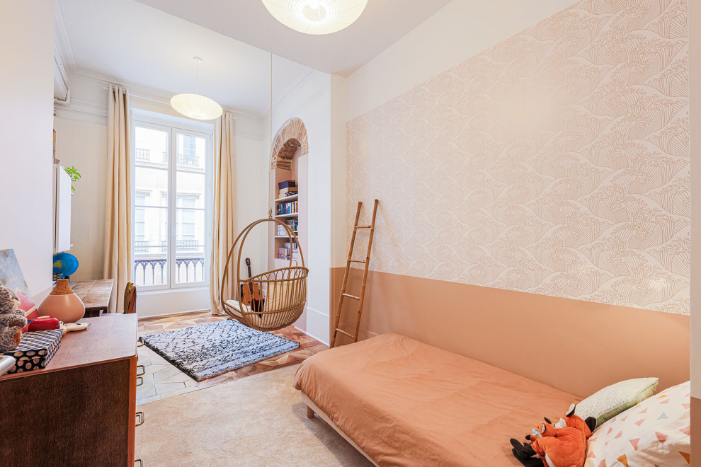 This is an example of an eclectic kids' room in Grenoble.