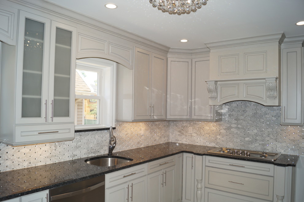 Kitchen - transitional kitchen idea in New York