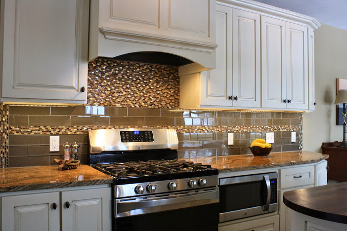 Kitchen - kitchen idea in New York