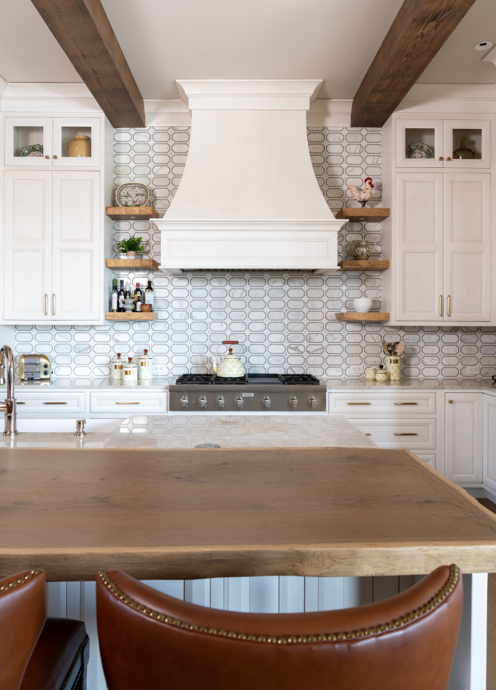 Large traditional l-shaped eat-in kitchen in Dallas with a farmhouse sink, recessed-panel cabinets, white cabinets, quartzite benchtops, white splashback, marble splashback, stainless steel appliances, light hardwood floors, with island and white benchtop.