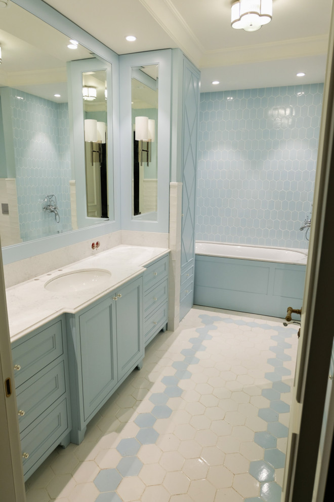 Мебель небесного цвета в ванную комнату