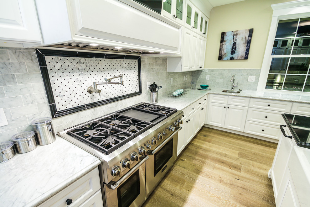 Example of a transitional kitchen design in Phoenix
