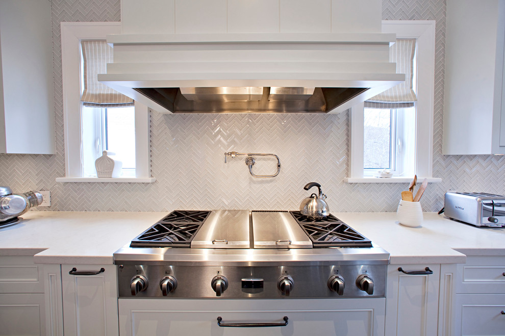 Kitchen - kitchen idea in Toronto