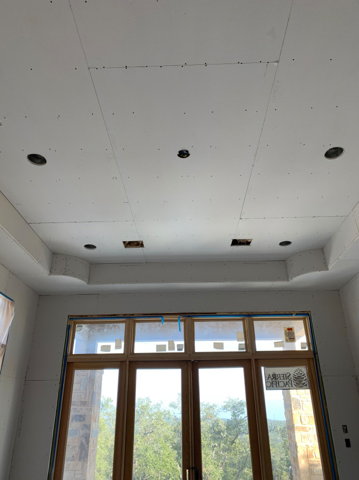 Transitional home design photo in Austin