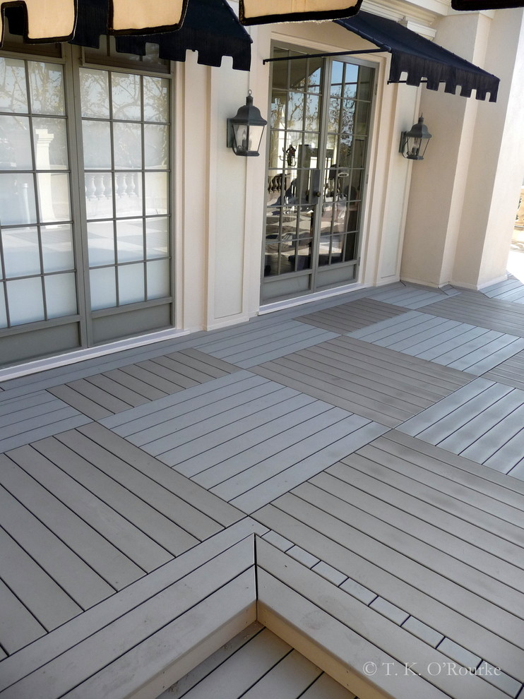 Transitional deck photo in Los Angeles