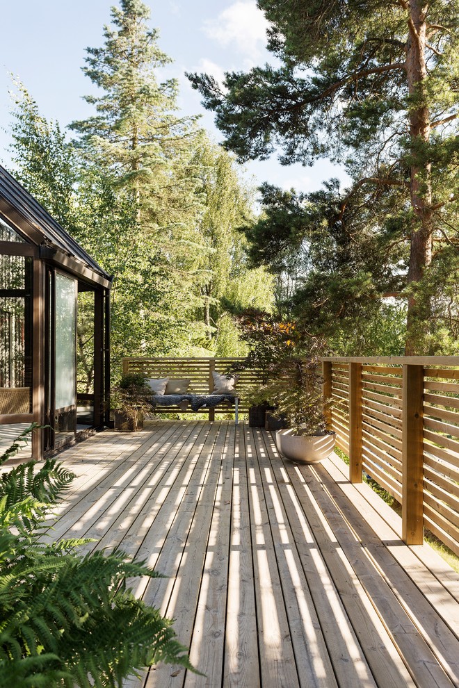 Inspiration for a mid-sized country backyard deck in Stockholm.