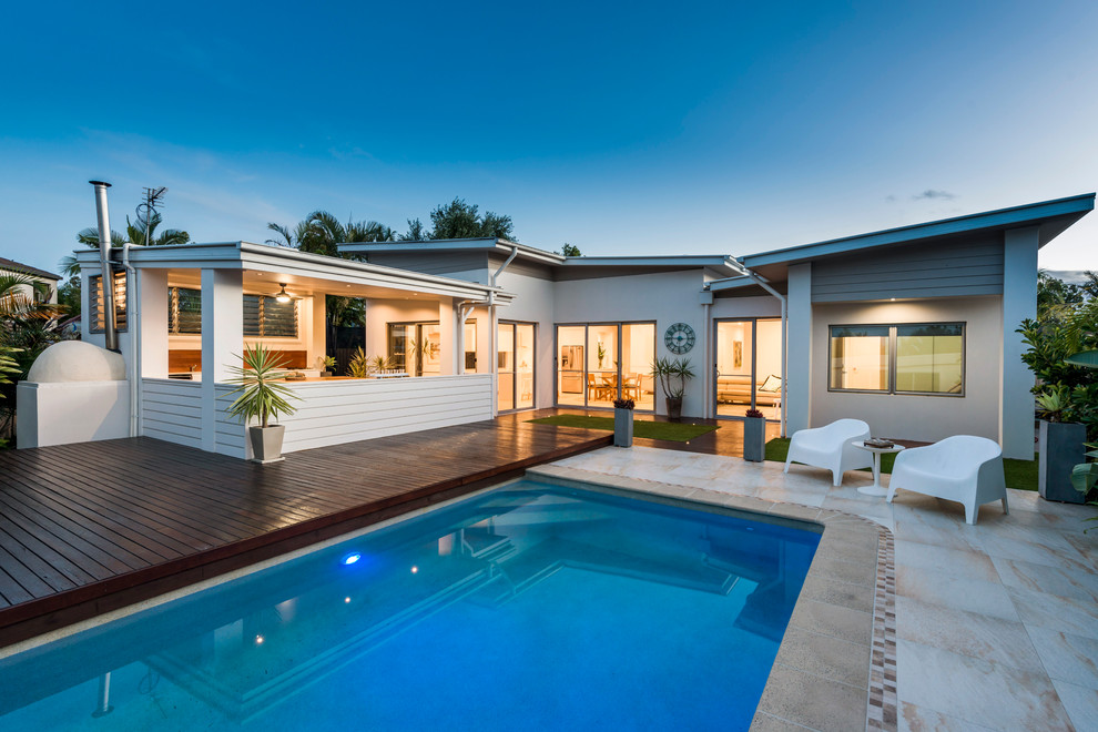 Photo of a tropical exterior in Gold Coast - Tweed.