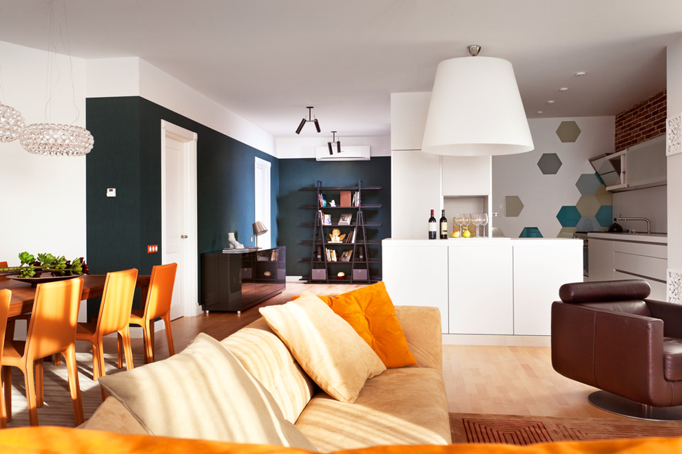 Я ЧУВСТВУЮ ТВОЮ УЛЫБКУ