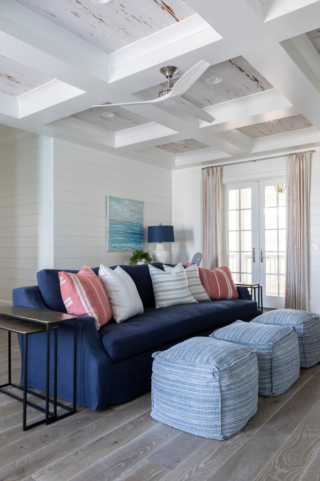 Idée de décoration pour une salle de séjour marine de taille moyenne et ouverte avec un mur blanc, parquet foncé, un sol marron, un plafond à caissons et du lambris de bois.