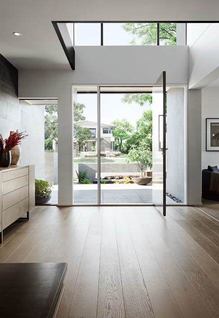 Luxe 437 contemporary-entry