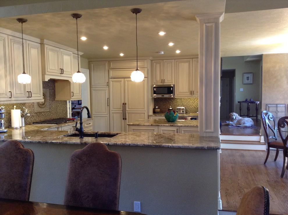 Kitchen - transitional kitchen idea in Denver