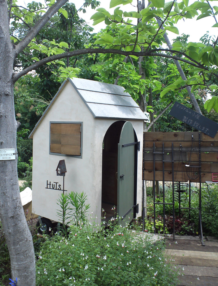 東京都下にあるトラディショナルスタイルのおしゃれな物置小屋・庭小屋の写真