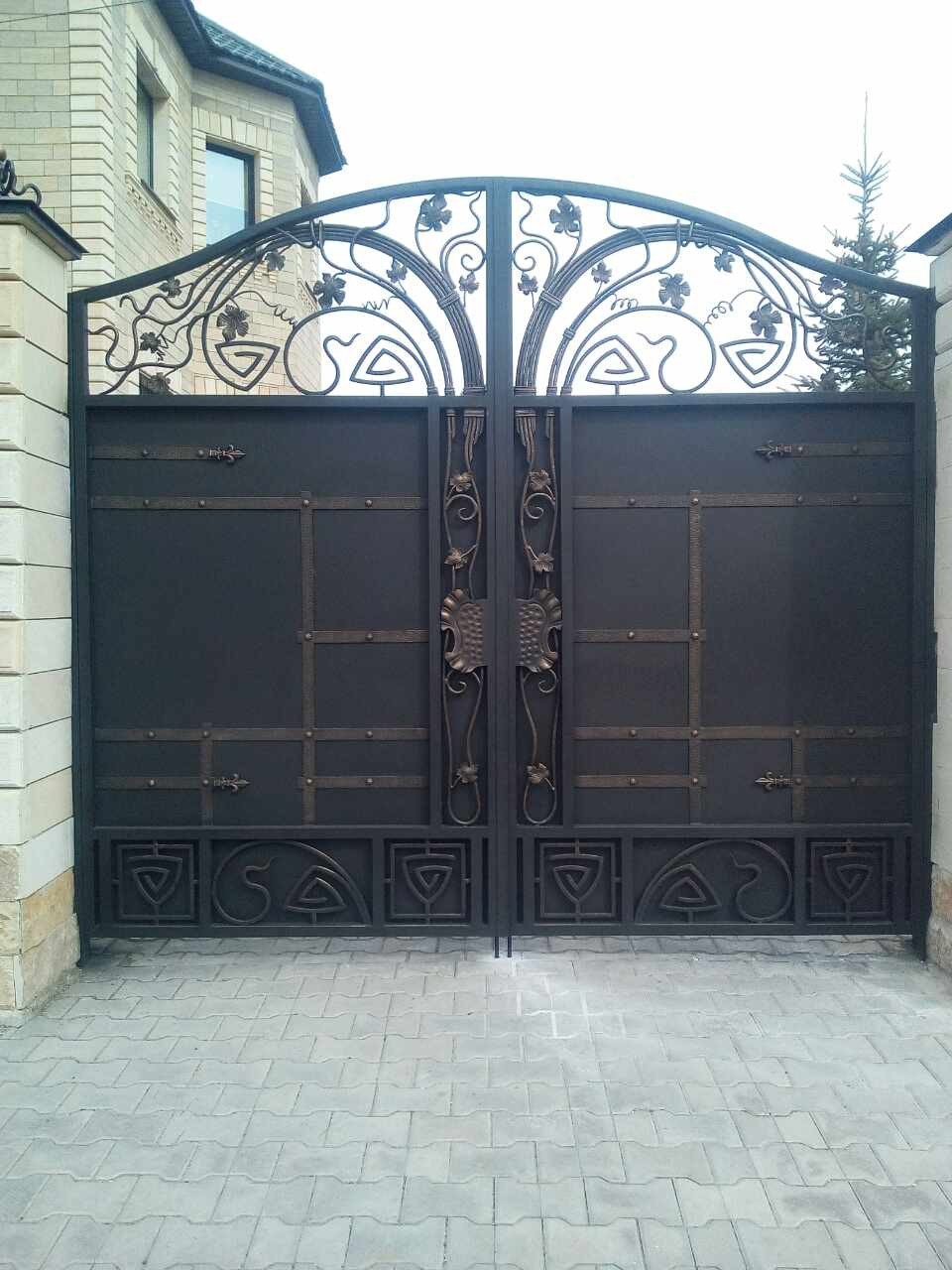 Кованые ворота и калитка