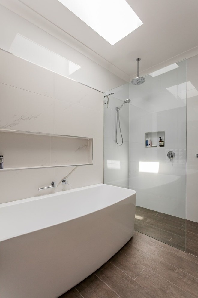 Contemporary bathroom in Sydney.