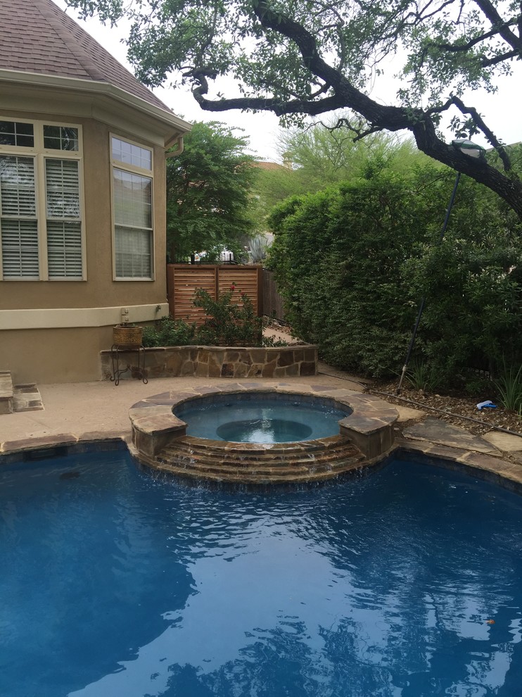 Mid-sized mountain style home design photo in Austin