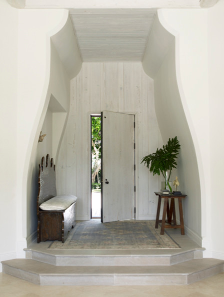 Example of a transitional entryway design in Miami