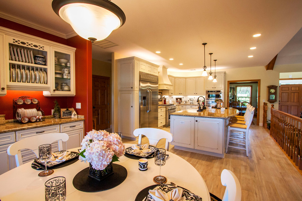 Inspiration for a rustic home design remodel in Sacramento