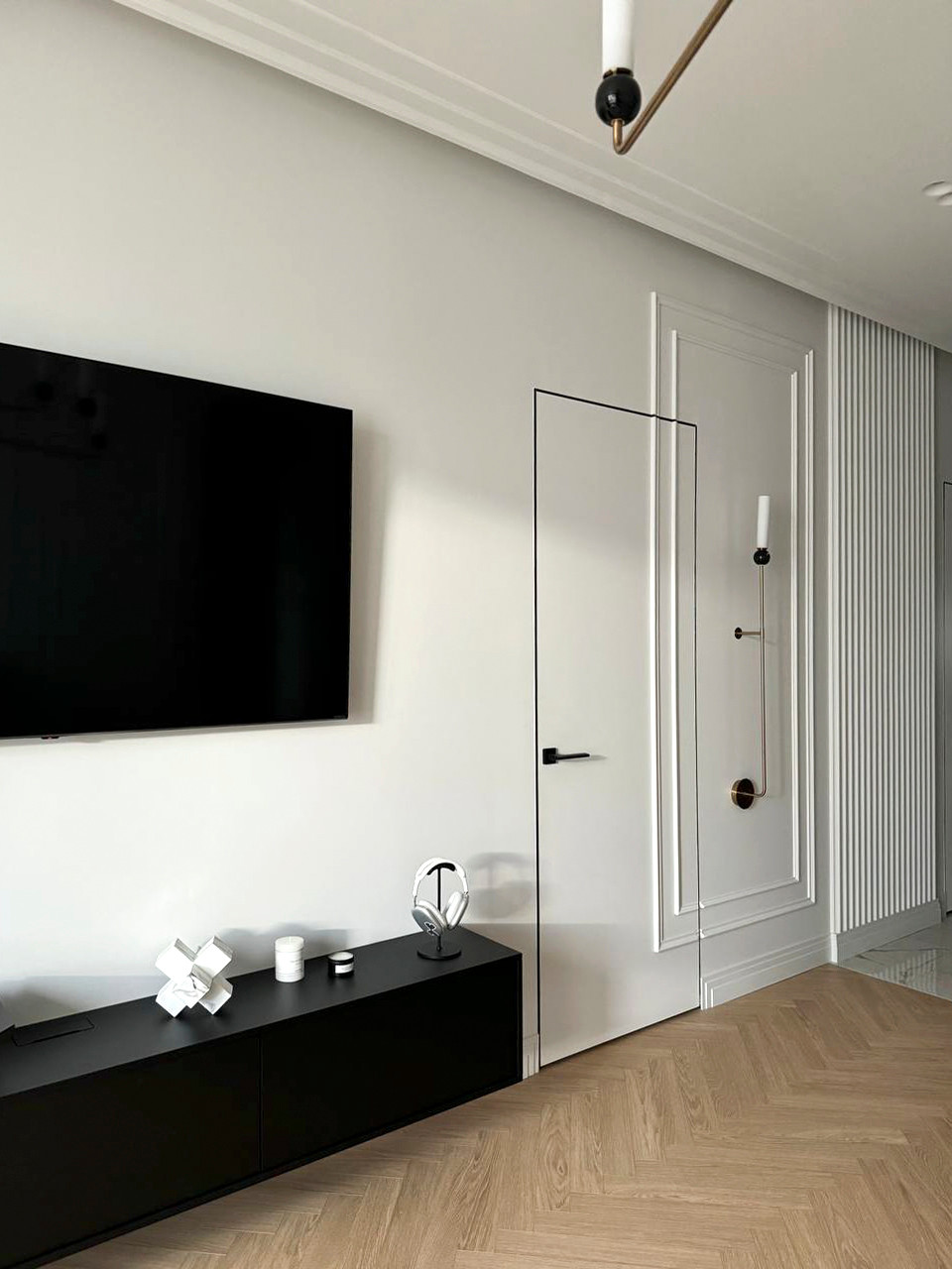 Графичный "Черно-белый" интерьер для студентки архитектурного ВУЗа