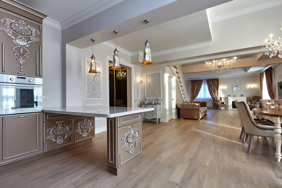 033 Квартира  в высотном доме с выходом на крышу.