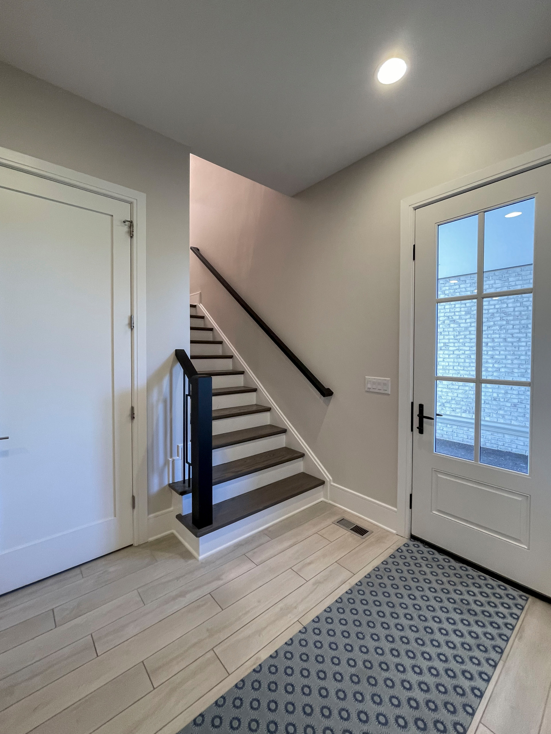 114_Striking Floating-Curved Staircase, Leesburg VA 20175
