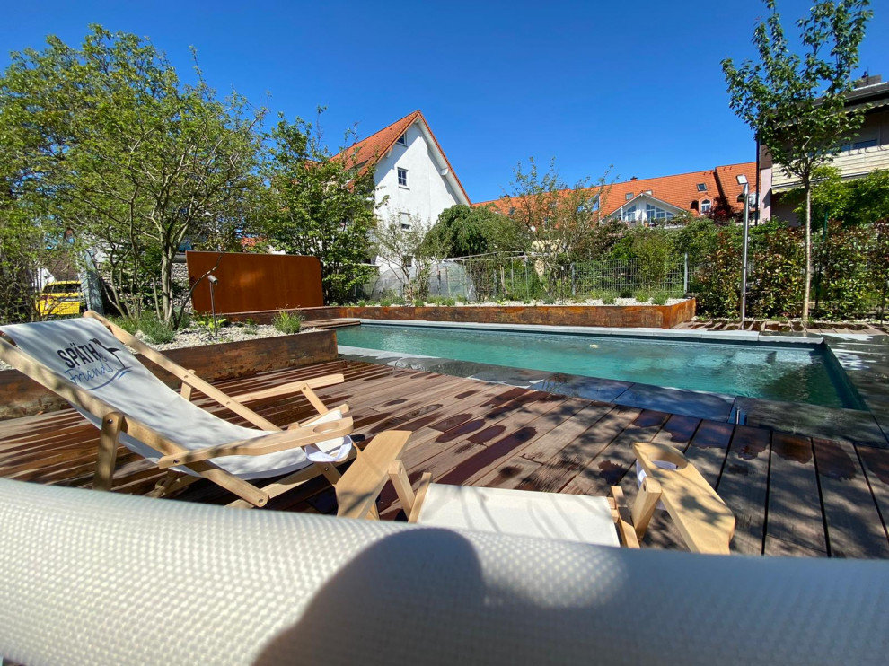 Moderner Pool in Frankfurt am Main