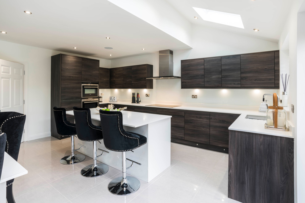 Contemporary Wood and Gloss Kitchen