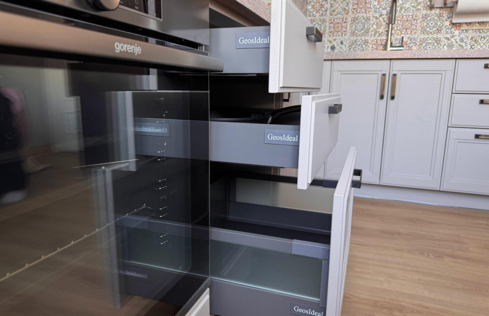 Кухня Фреда из массива дерева в цвете Экрю